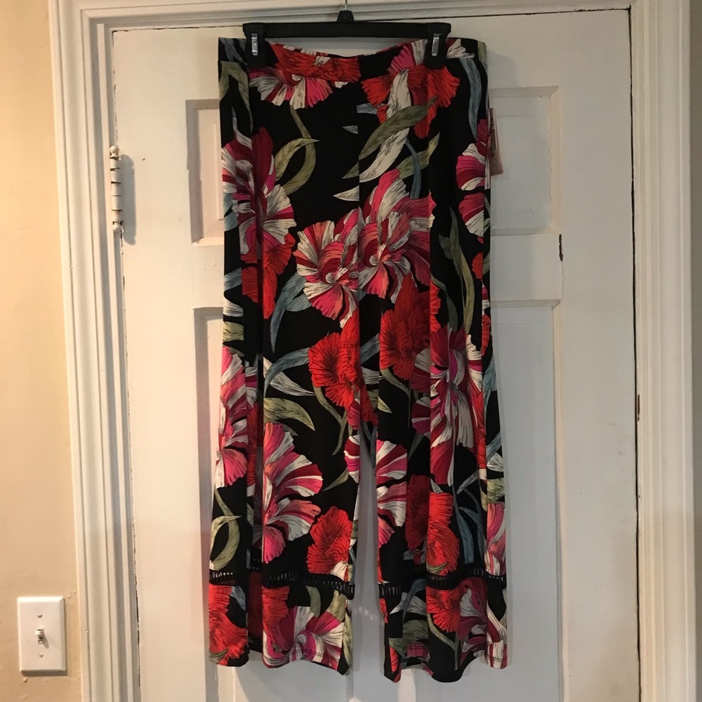 NWT PALAZZO CROP PANTS 💕❤️💕